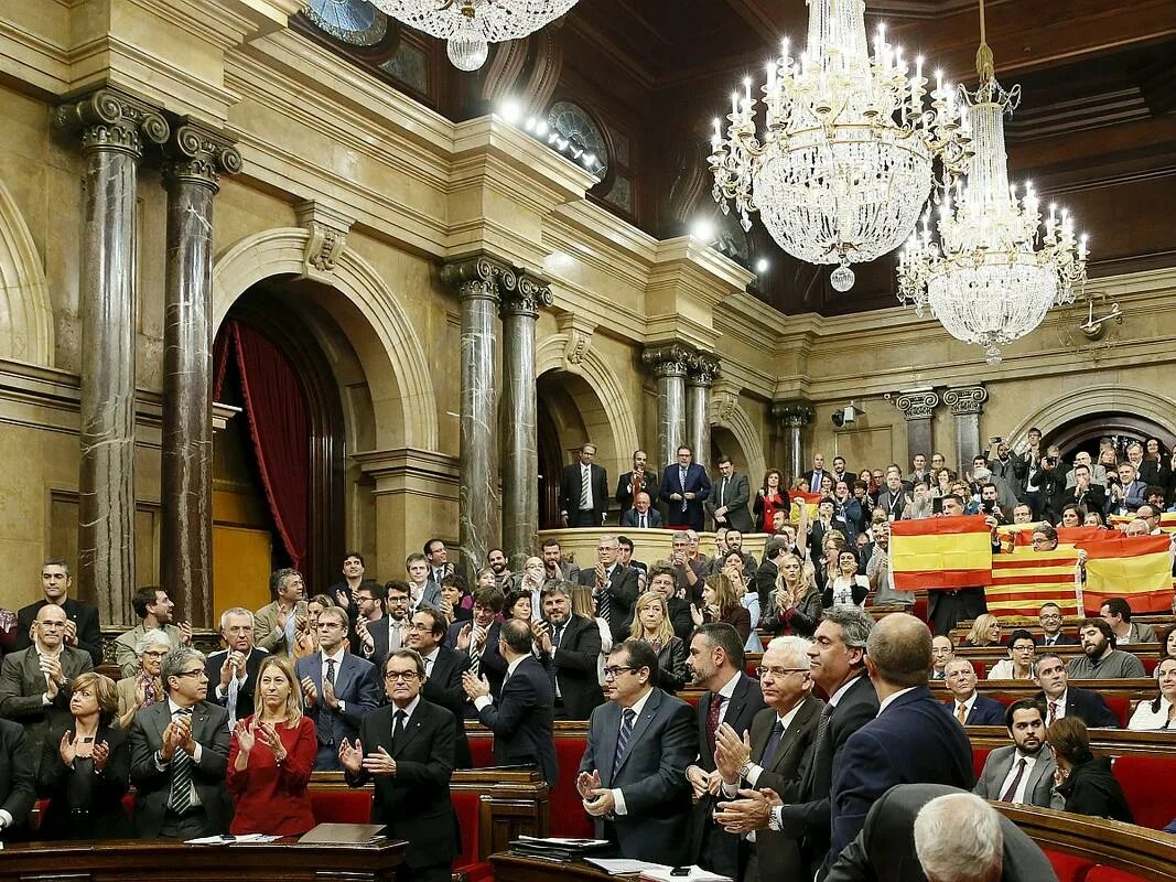 Испания правление страной. Парламент Каталонии. Нижней палаты парламента Испании. Здание парламента Каталонии в Барселоне. Законодательная власть Испании.