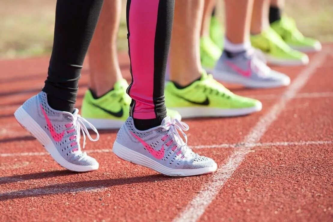 Легкая атлетика какая обувь. Беговые Nike 2021. Кроссы найк для бега. Кроссовки найк для легкой атлетики. Кроссовки для бега Nike женские.