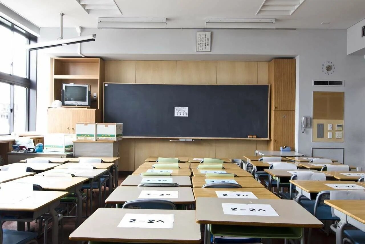 Кла сс. Японские классы в школе. Школьные классы в Японии. Кабинет в Японии школа. Классная комната.