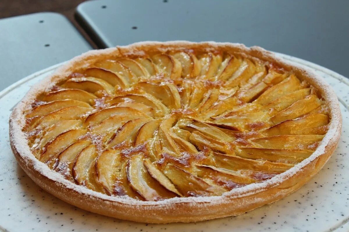 Яблочный пирог 2. Apple pie (яблочный пирог). Выпечка пирог МАНЗАНА. Пирог шарлотка с яблоками. Яблочный пирог на Песочном тесте.