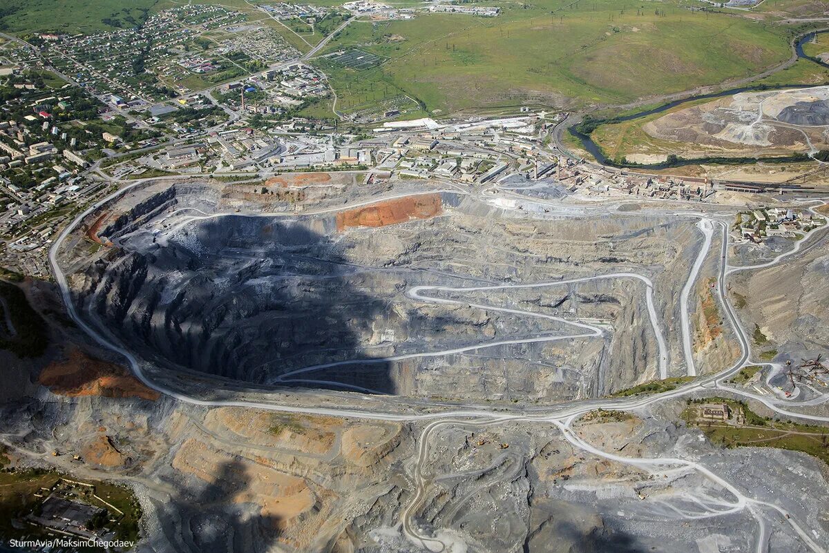 Сатка карьер магнезит. Песчаный карьер миасс. Бакальский карьер башкирия. Стойленский гок карьер. Рекультивация шахты.