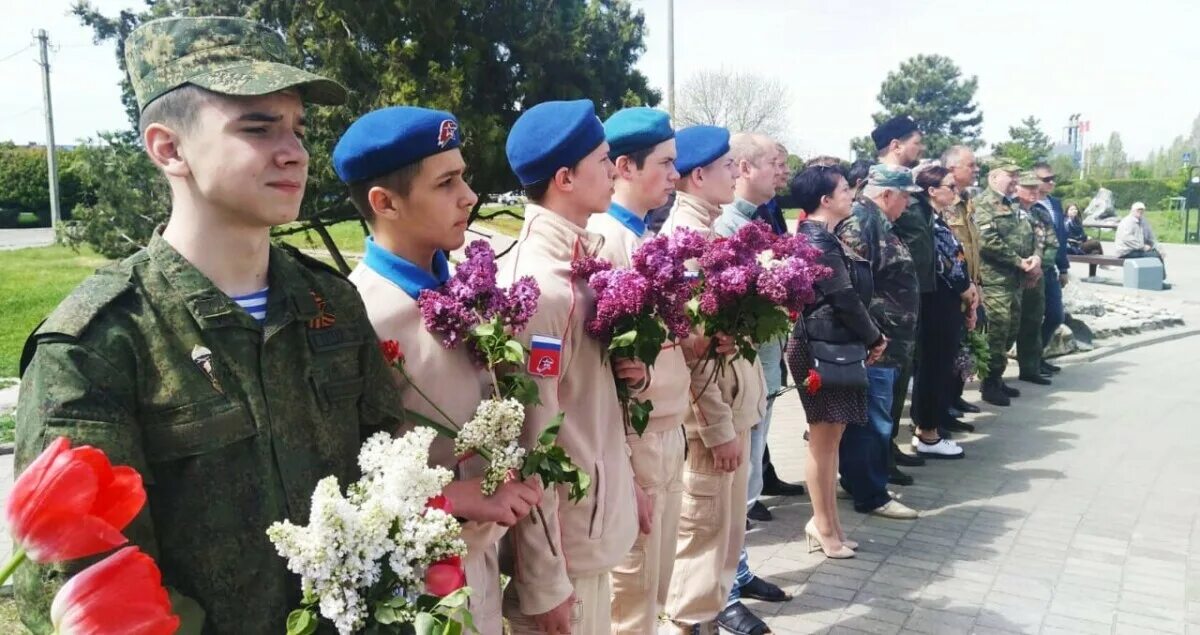 День добровольца военного. День добровольца Донбасса 6 мая. День добровольца Донбасса. Добровольцы на Донбасс. День добровольца 6 мая картинки.