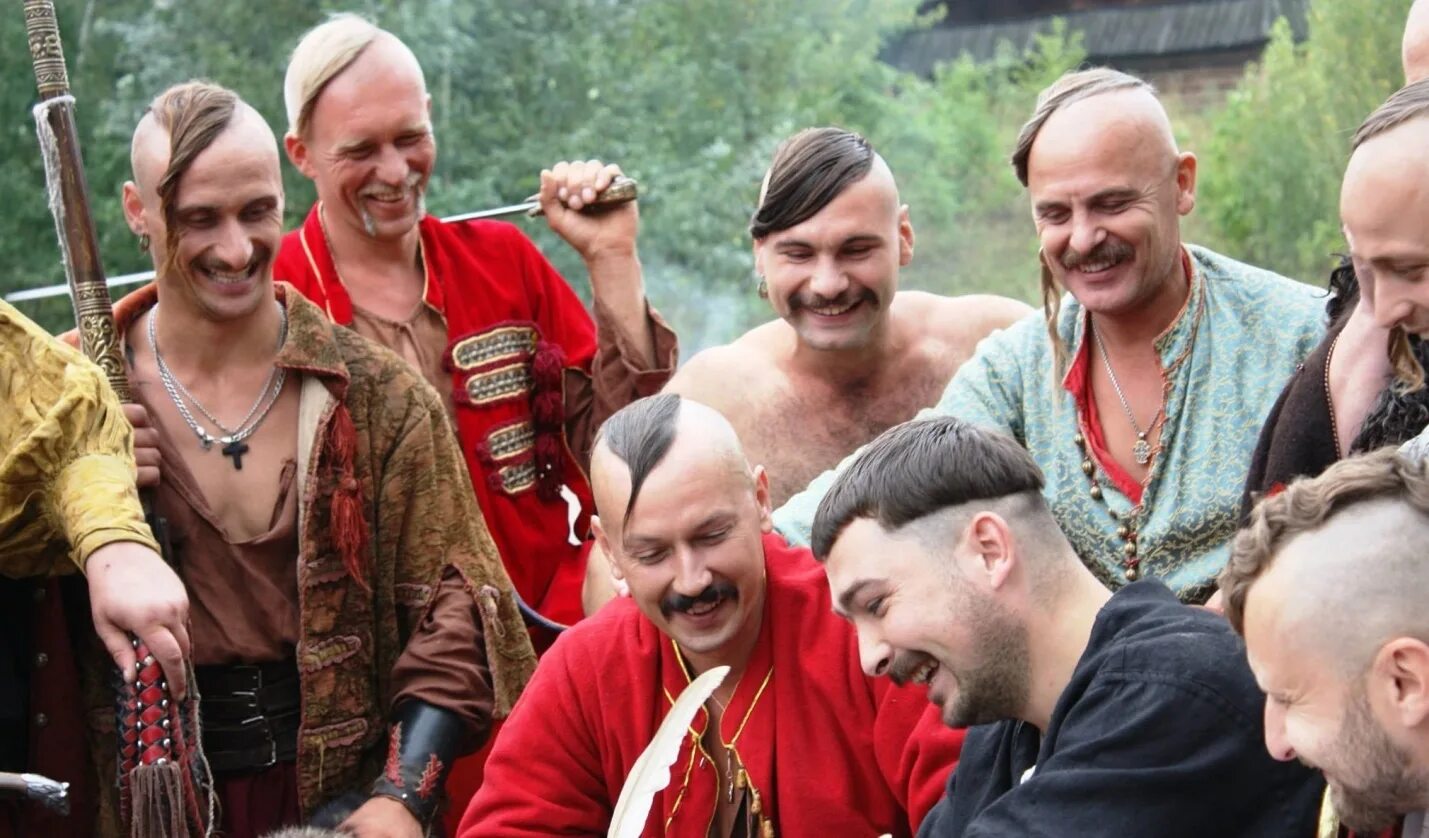 Ой чубчик мой чуб. Чубы запорожских казаков. запорожский казак оселедец. прически казаков запорожской сечи. прически запорожских казаков.