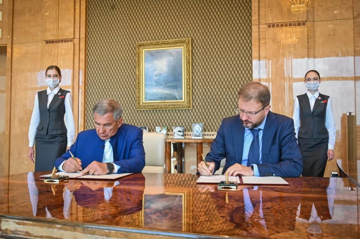 Бывший директор газпрома. Rt руководитель. Гарифуллин искандар гатинович татнефть главный бухгалтер. Пао рт. Фролов таттелеком.