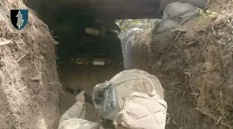 Видео расстреляли в окопе