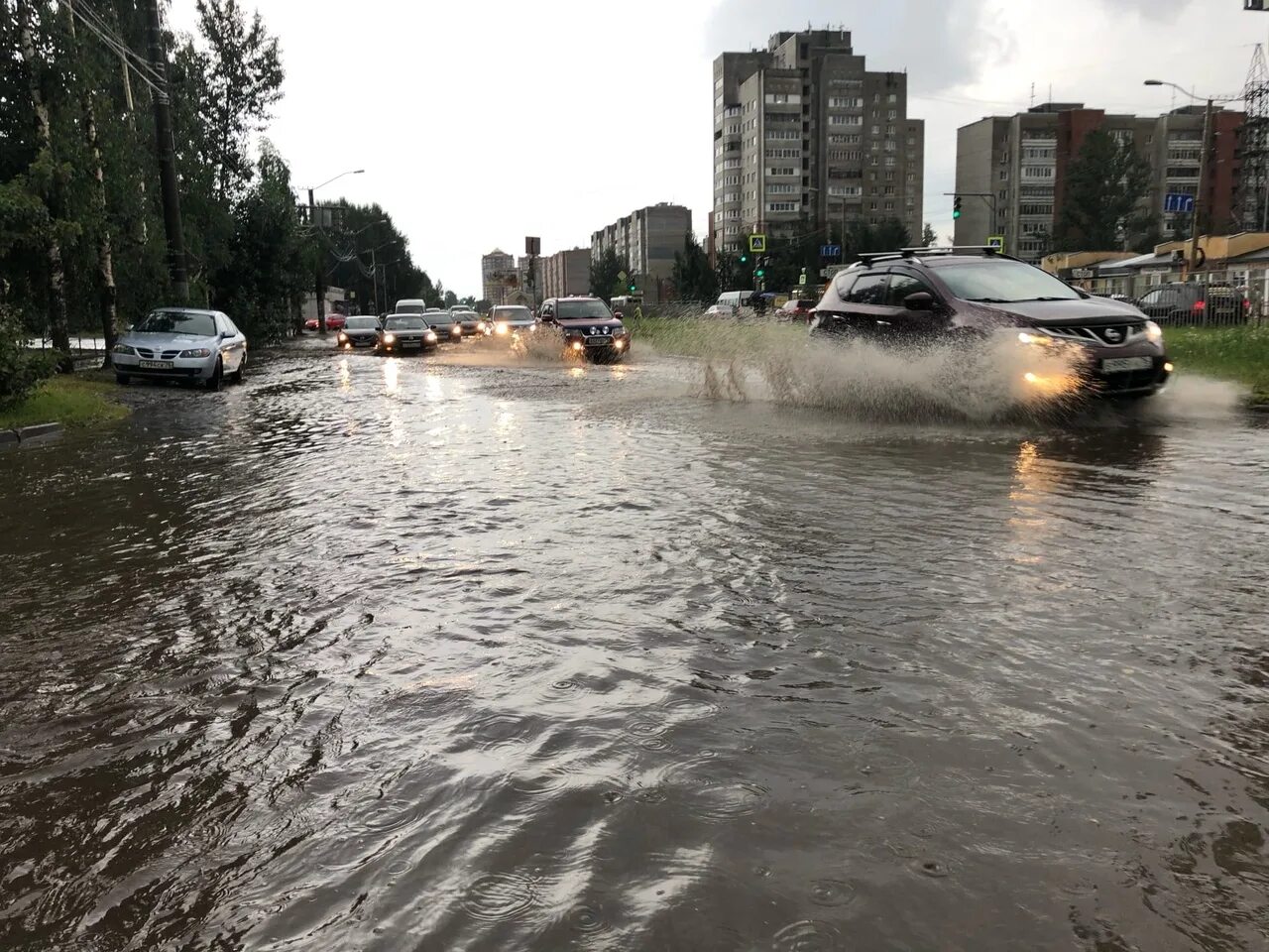 Сильный ливень. Наводнение после дождя. Дождь потоп. Ливень потоп.