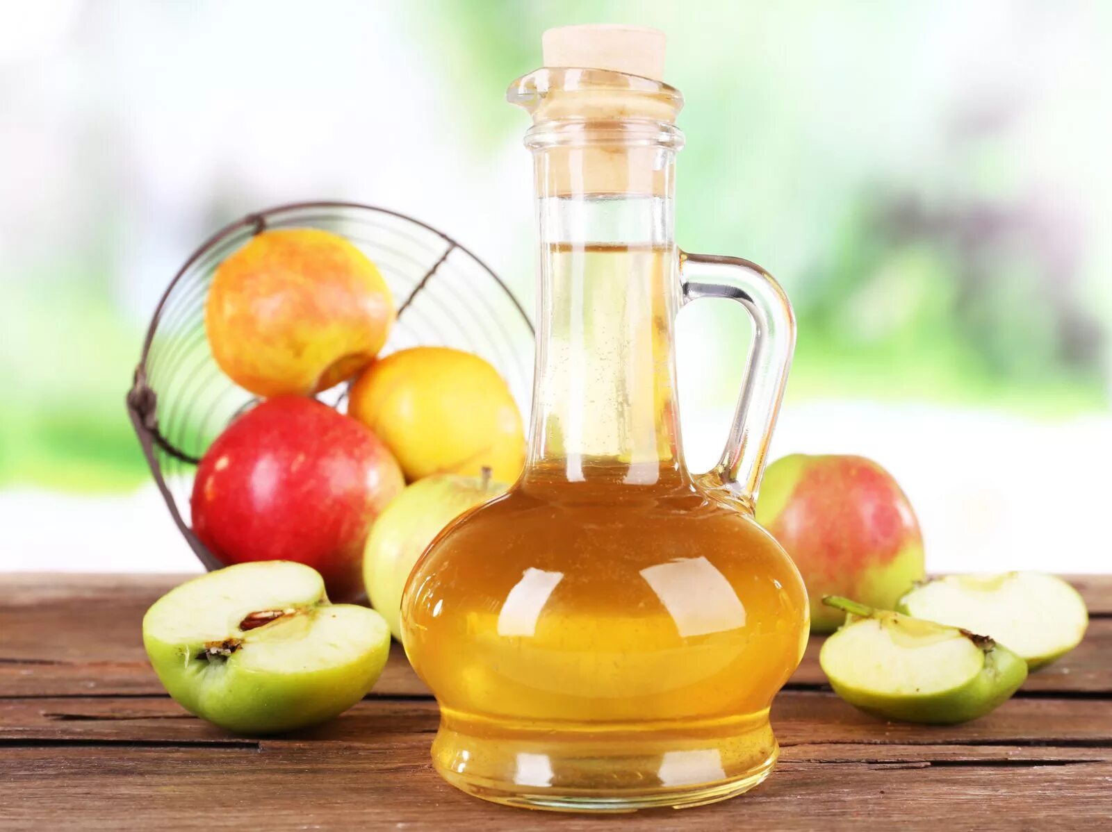 Масло и яблочный уксус. Яблочный уксус Apple Vinegar. Yksys. Уксусная кислота яблочная. Яблочный уксус калорийность.