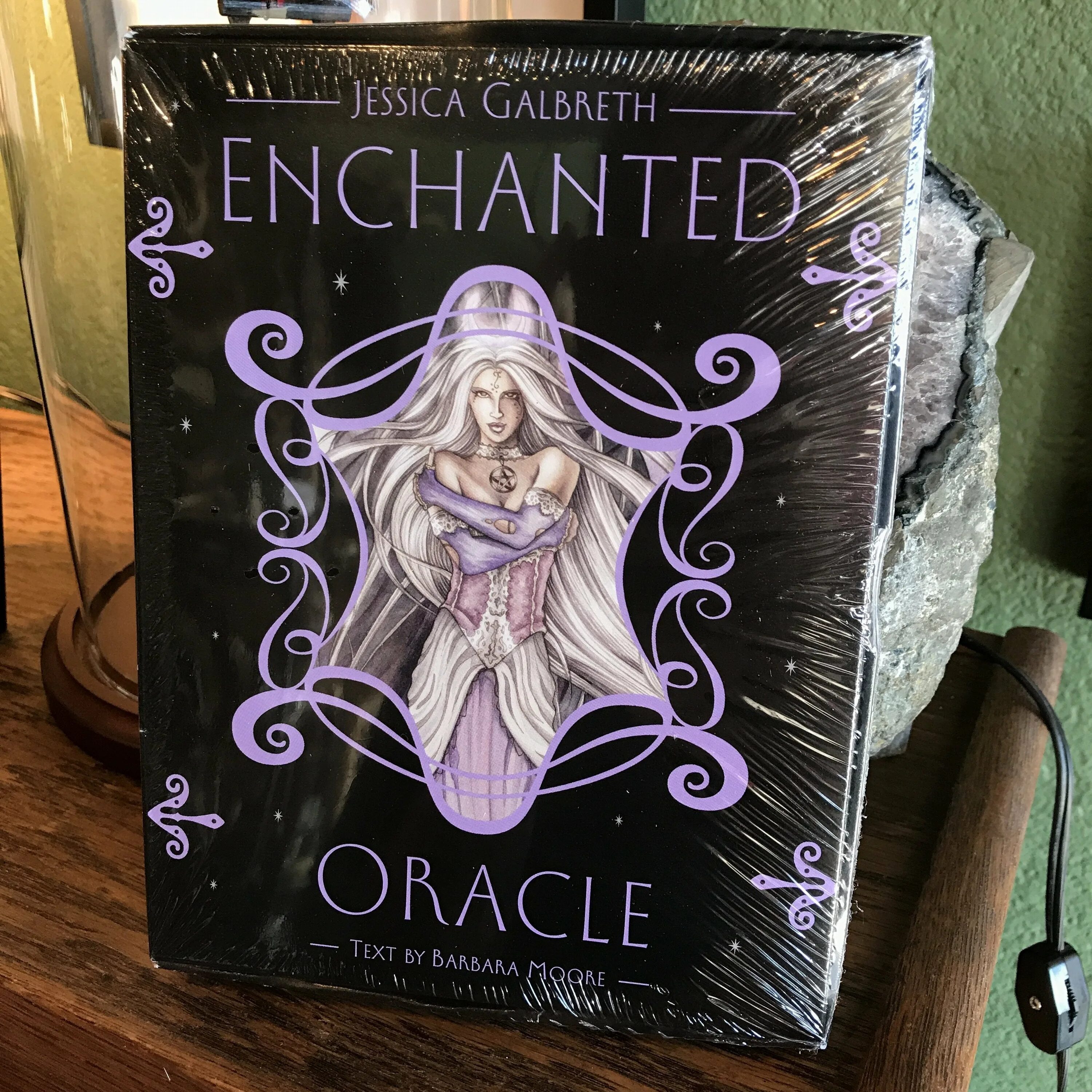 Таро Enchanted. Enchanted Oracle. Таро Enchanted Whispers Art. The Enchanted Tarot галерея.