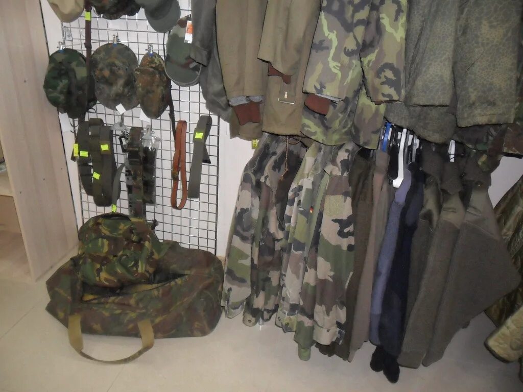 Магазин стрелец волгоград. Борцовка майка камуфляжная. Советский армейский гуталин для обуви. Костюм летний пиксельный зеленый. Стрелец-камуфляж волгоград.