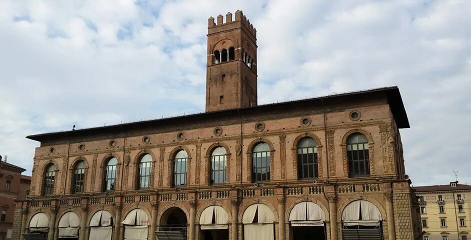 Болонский университет (university of bologna). Университет болоньи в средневековье. Болонский университет 1088. Болонская академия моцарт. Болонский университет италия в средние века.