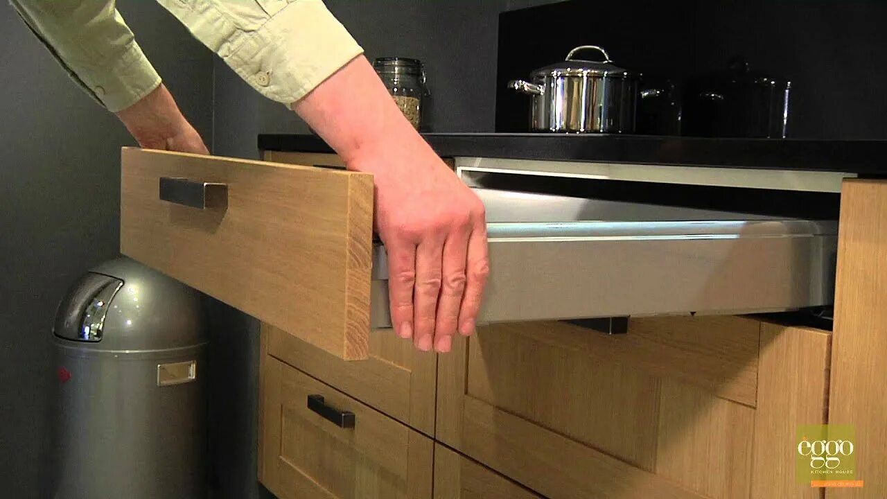 выкатной ящик акванет. как снять выдвижной ящик на кухне. направляющие выдвижных ящиков fn0009. как снять выдвижной ящик на кухне. снять ящик с направляющих с доводчиком икеа.