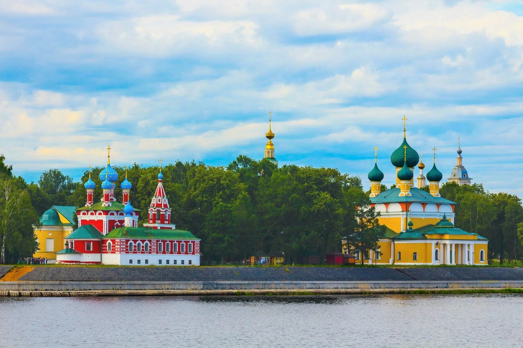 Углич в золотом кольце. Угличский Кремль Углич. Углич золотое кольцо России Угличский Кремль. Золотое кольцо России Углич Церковь Димитрия.