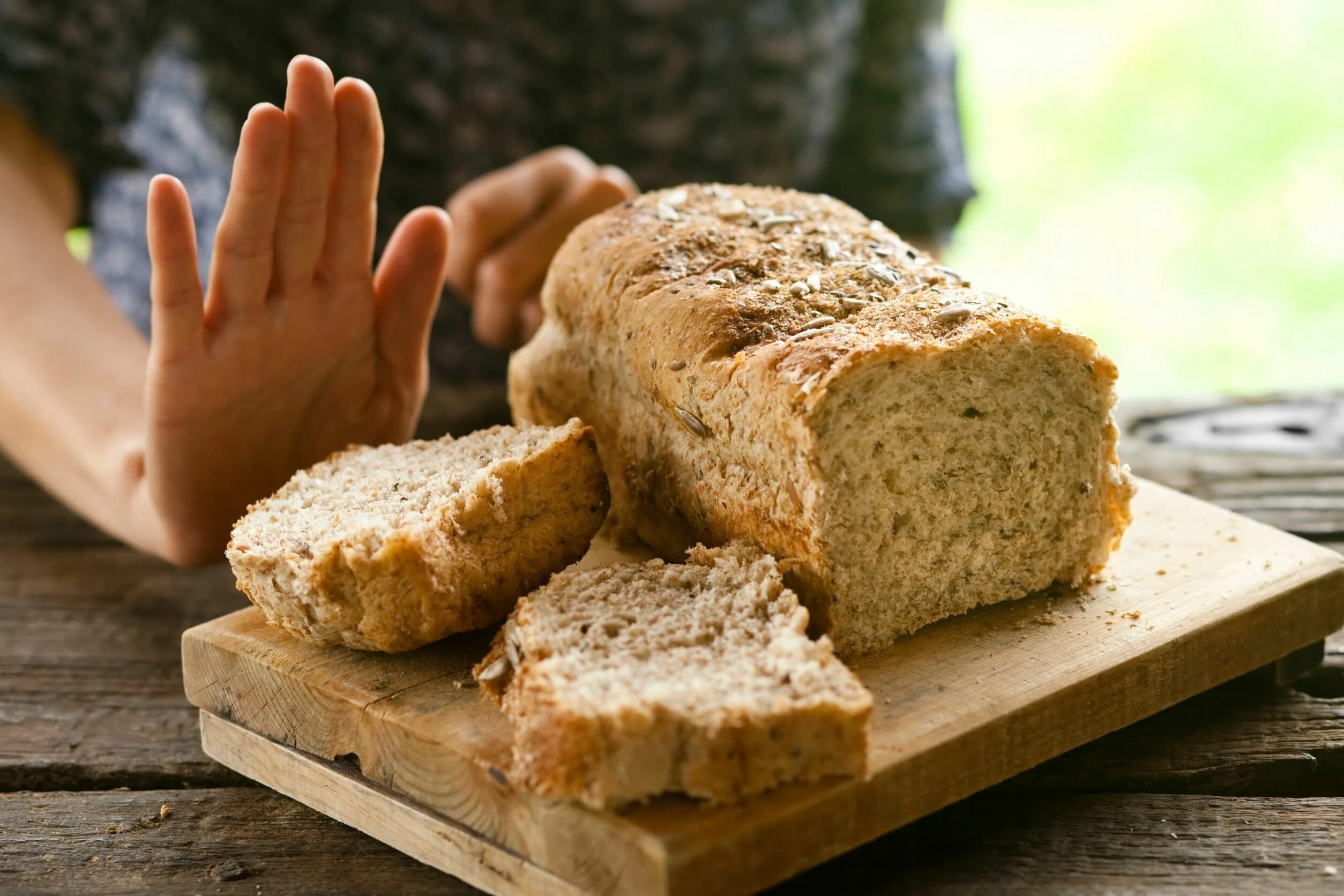 Хлеб. Черствый хлеб. Хлеб вреден. В хлебе есть мясо