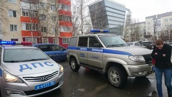 Двор полиции. Полиция во дворе. милицейский двор. машина полиции во дворе дома. полиция во дворе фото.
