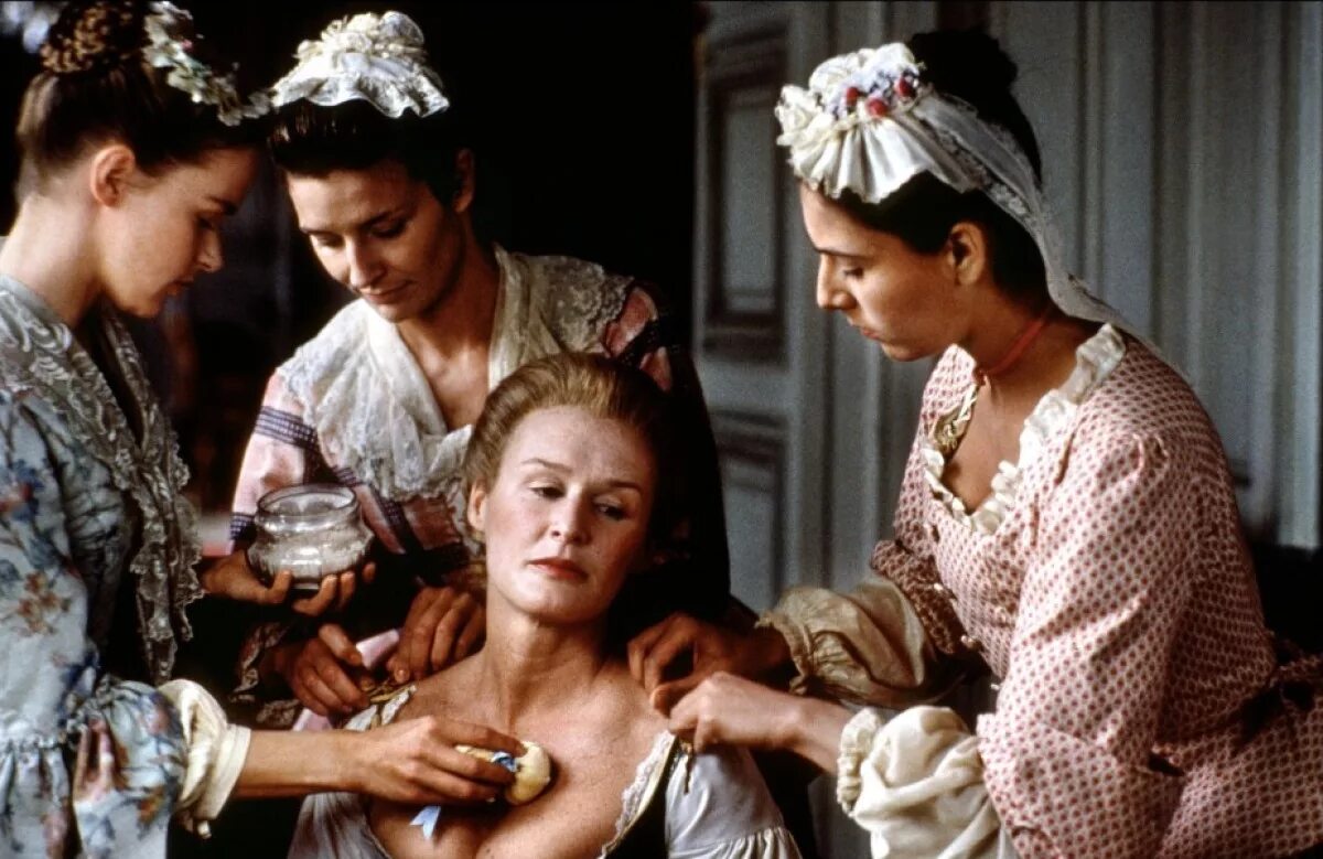 Опасные связи катрин денев. Dangerous liaisons фильм 1988. мишель пфайффер опасные связи. опасные связи фильм 1988 ума турман. гленн клоуз в фильме опасные связи.
