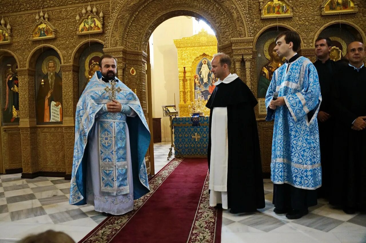 Феодоровский собор экуменизм. Служба в федоровском соборе. Служба в федоровском соборе. Собор феодоровской иконы божией матери ярославль. Феодоровский храм настоятель.