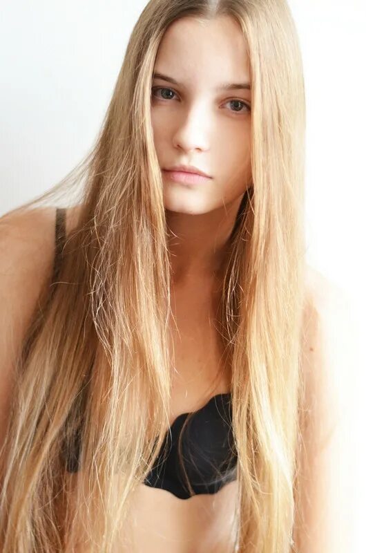 Маша Ирисова. Девушка Маша волос.