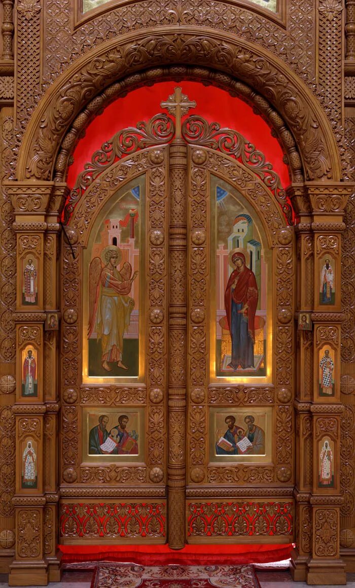 Врата иконостаса. Царские врата иконостаса. Царские врата иконостаса. Церковь ильи пророка в ярославле царские врата. Храм византия иконостас.