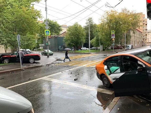 Авария Делимобиль Москва. Штрафы ДТП Делимобиль.