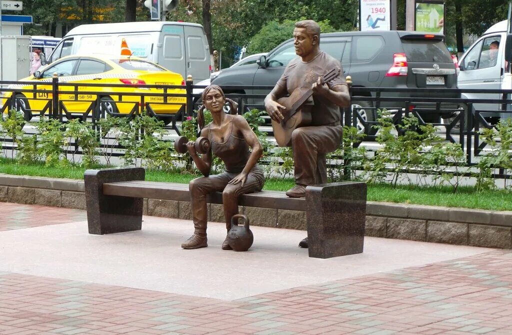 Памятник николаю расторгуеву в люберцах. Дуся агрегат памятник в люберцах. Расторгуев памятник в люберцах. Памятник любэ в люберцах. Скульптура любэ в люберцах.