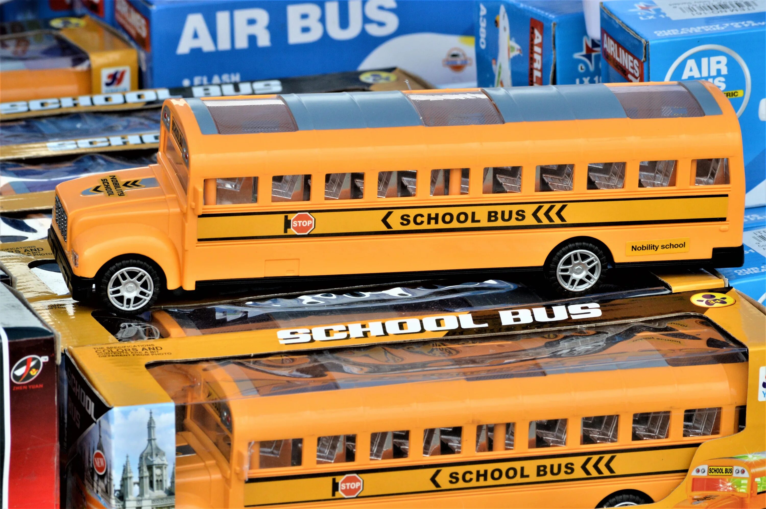 Bus toys. Игрушка автобус. Автобус игрушечный. Игрушка школьный автобус. Модель школьного автобуса.