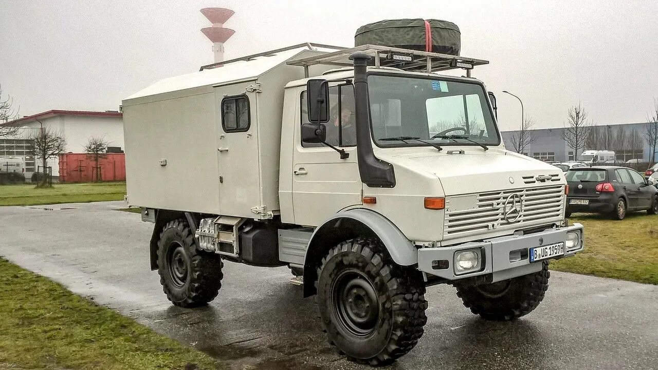 Унимoг 424. Mercedes Unimog u300. Mercedes Unimog 2022. Мерседес Унимог 2022. Мерседес унимог купить