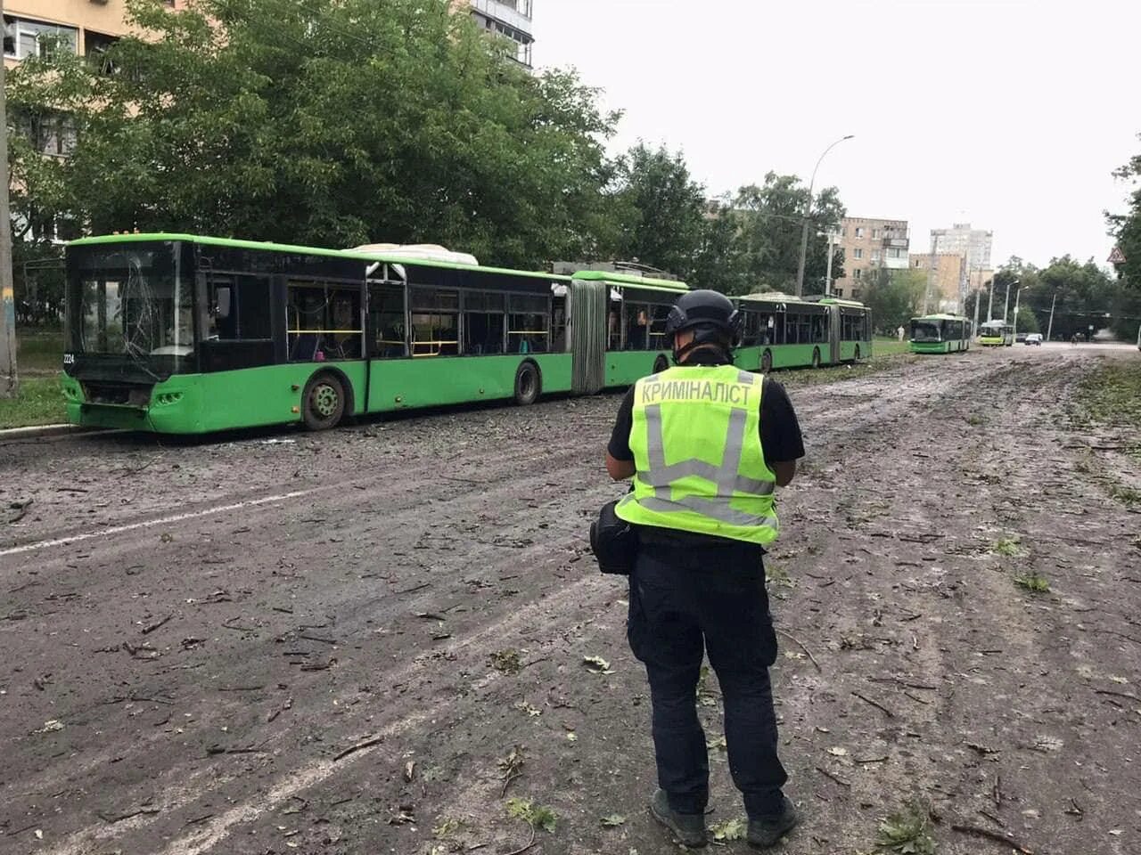 Покинуть харьковскую и одесскую области. Полицейский троллейбус. Обстрела центра Харькова с300. Немышлянский район Харьков.