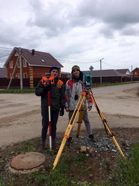 Вынос границ участка в натуру. Презентация на тему земельно имущественные отношения. Земельно-имущественные отношения профессия. Геодезия земельного участка. Земельно-имущественные отношения.