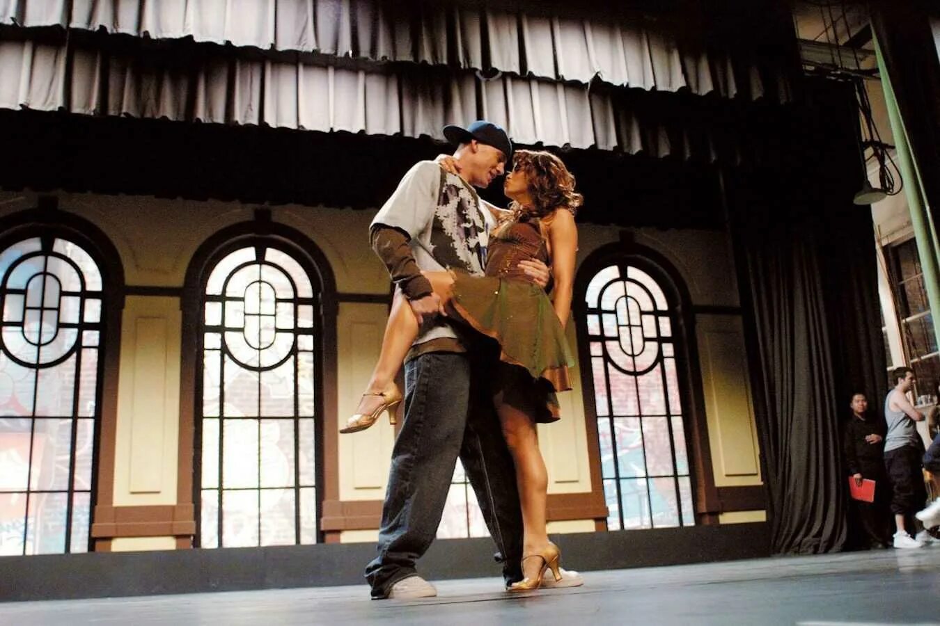 Лучше всех про танцую. Патрик суэйзи грязные танцы. Танцы картинки прикольные. Лучше всех про танцую. Грязные танцы 1987 патрик суэйзи.