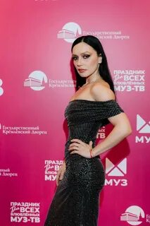 Валя Карнавал рассказала о своем 14 февраля, Люся Чеботина - о лучшем свида...