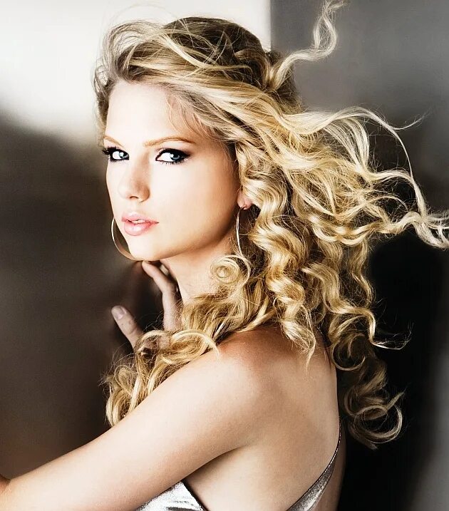 Тейлор версия. Тейлор Свифт. Taylor Swift Fearless 2008 album. Fearless Тейлор Свифт. Тейлор Свифт Fearless обложка.
