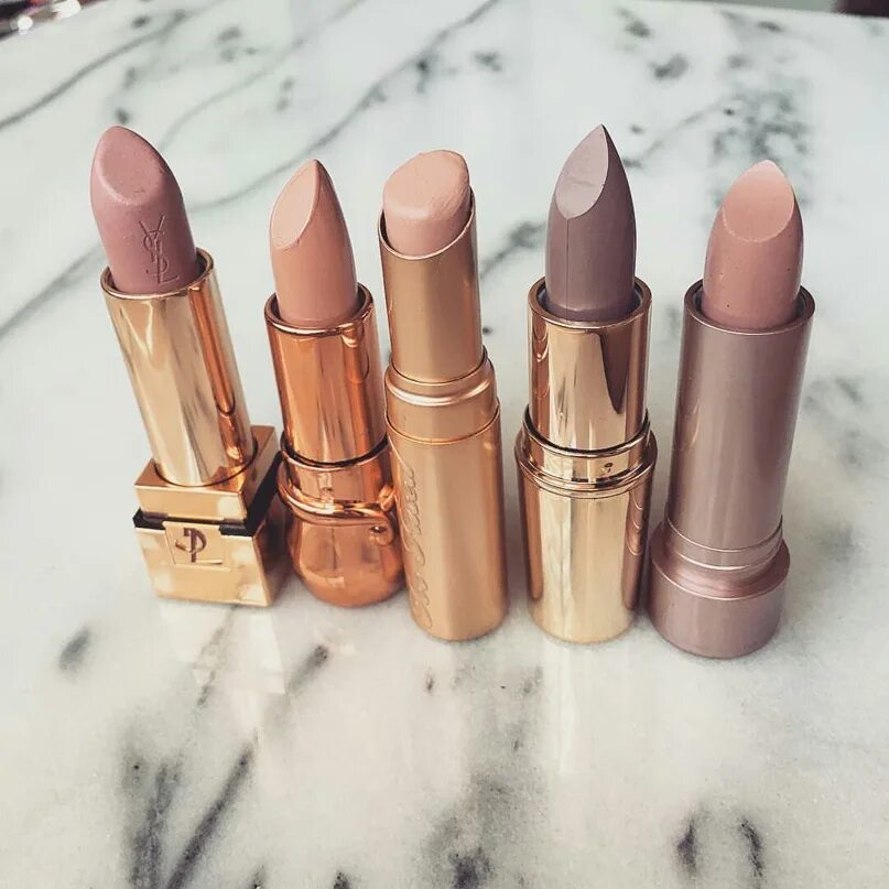 Коричневая помада. Makeup revolution помада для губ. Тон бежевых помада. Бежевая матовая помада mac. Светло бежевая помада.