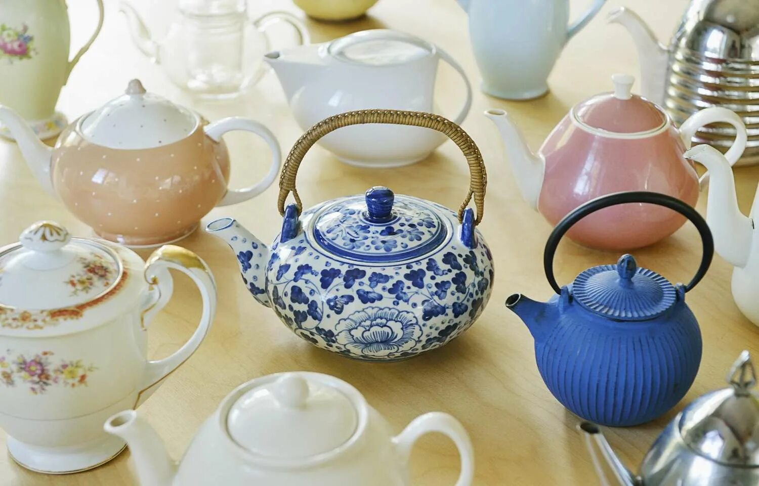 Глиняный чайник для заваривания чая. Керамический чайник для заваривания чая. Заварной чайник фарфор. Старинные чайники для заваривания чая.