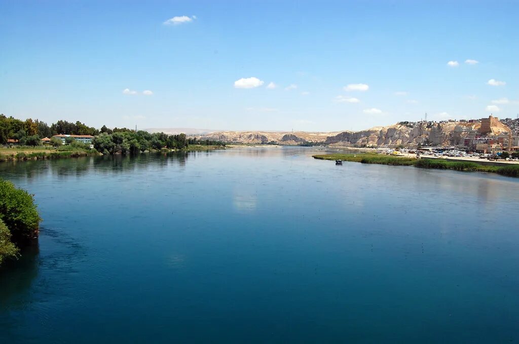 Река тигр в египте. Река Евфрат. Река тигр в Турции. Евфрат в Турции. Реки тигр и Евфрат в Турции.