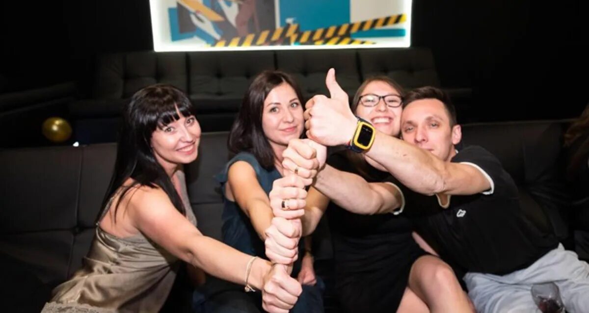 Friend s hall. Friends hall харизма. харизма клуб на бауманской. харизма караоке бар. бар харизма екатеринбург.
