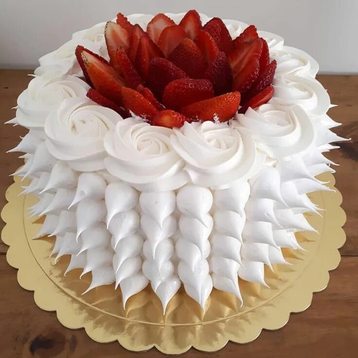 Cake decorating. Украшение торта. Украшение торта кремом. Необычное украшение торта. Красивые торты.