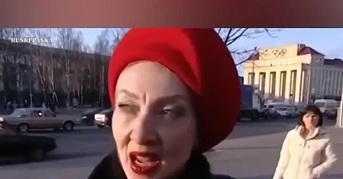 Женщина в красном кандибобере. Женщина в красном кандибобере