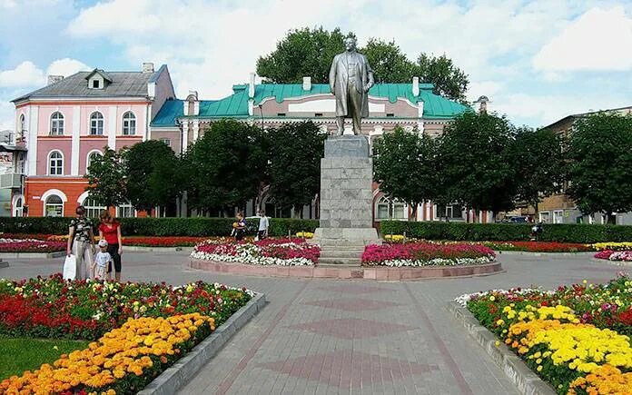 Рославль жд вокзал. Рославль центральная площадь. Рославль площадь бенардоса. Город рославль смоленская область центр. Акцент цветочный рославль цветочный.