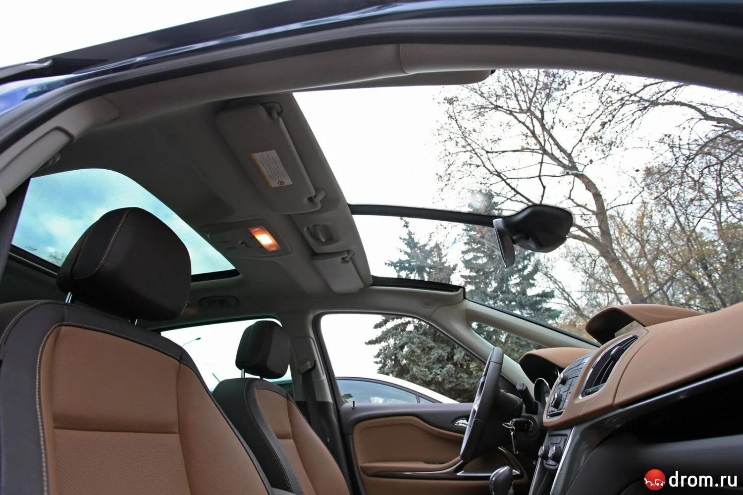 Крыша astra h. Opel astra с панорамной крышей 2010. opel astra h gtc с панорамной крышей. opel astra j gtc панорамная крыша. opel astra h gtc панорамное стекло.