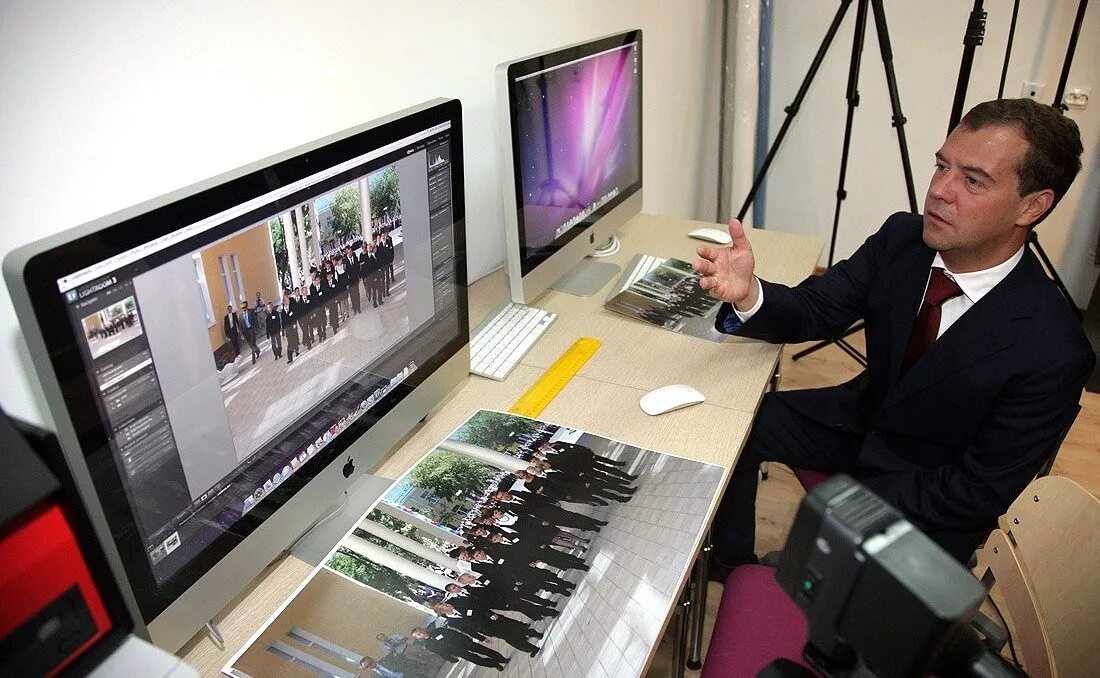 леонид михайлович браиловский. бычков вячеслав павлович (1877-1954) картины. медведев за компьютером. дмитрий песков аси. картина белогвардейцы дмитрий белюкин.