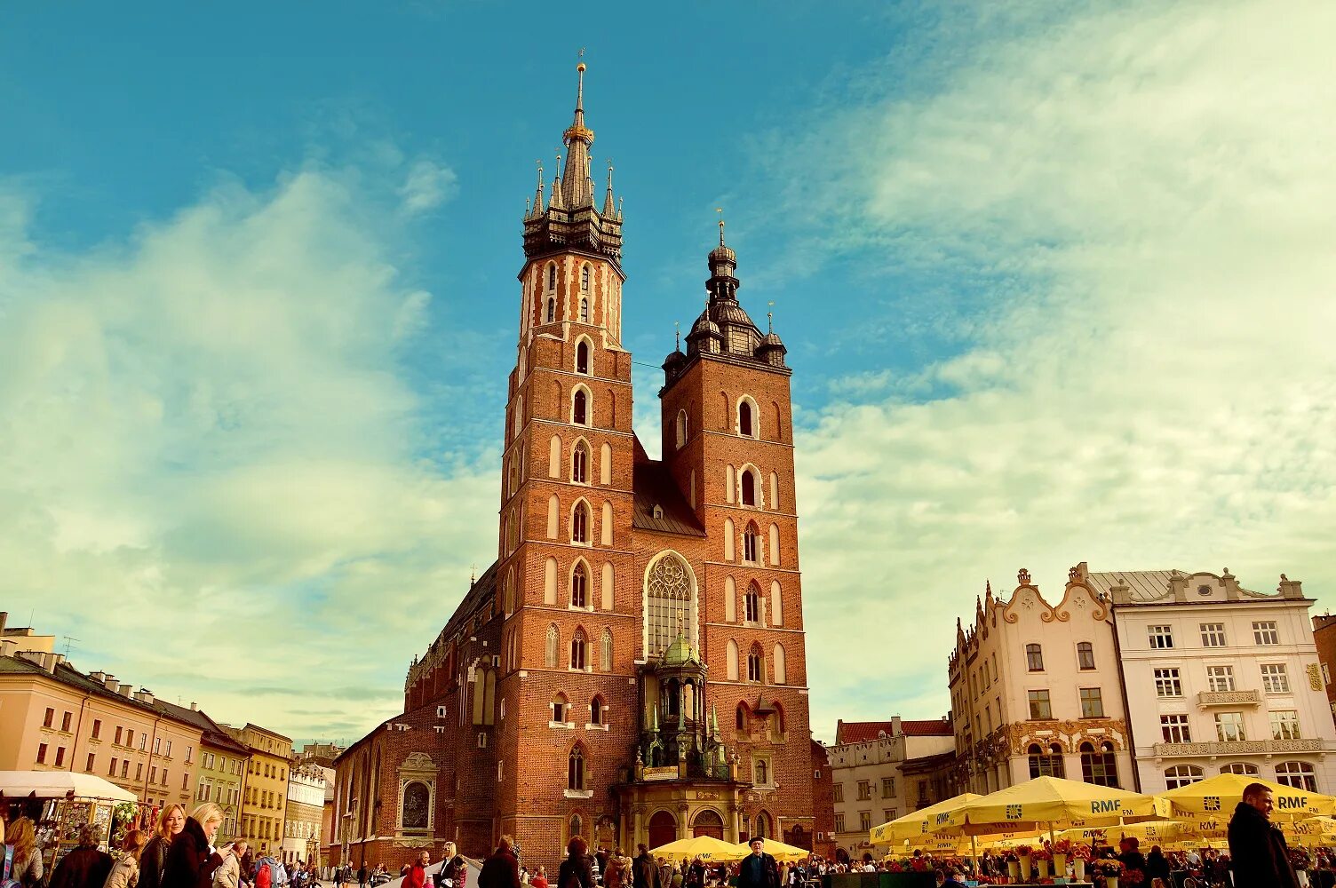 Rynek glowny, краков, польша. Кто перенес столицу в краков. Краков центр города. Исторический центр кракова польша. Рыночная площадь.