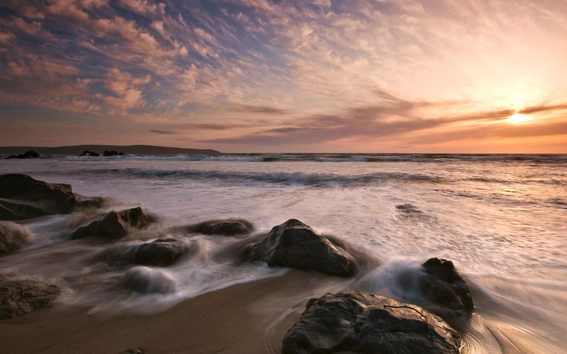 Сансет бич пляж мытищи. Море вдали. Приятный берег. Приятный берег. Приятный берег.