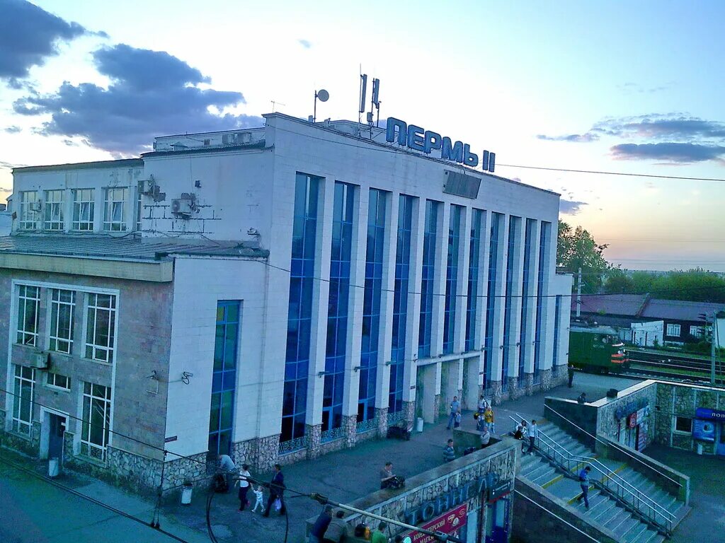 Пермь жд работа. Железнодорожный вокзал пермь 2. ж.д. станция пермь 2. старое здание вокзала пермь 2. пермь вторая жд вокзала.