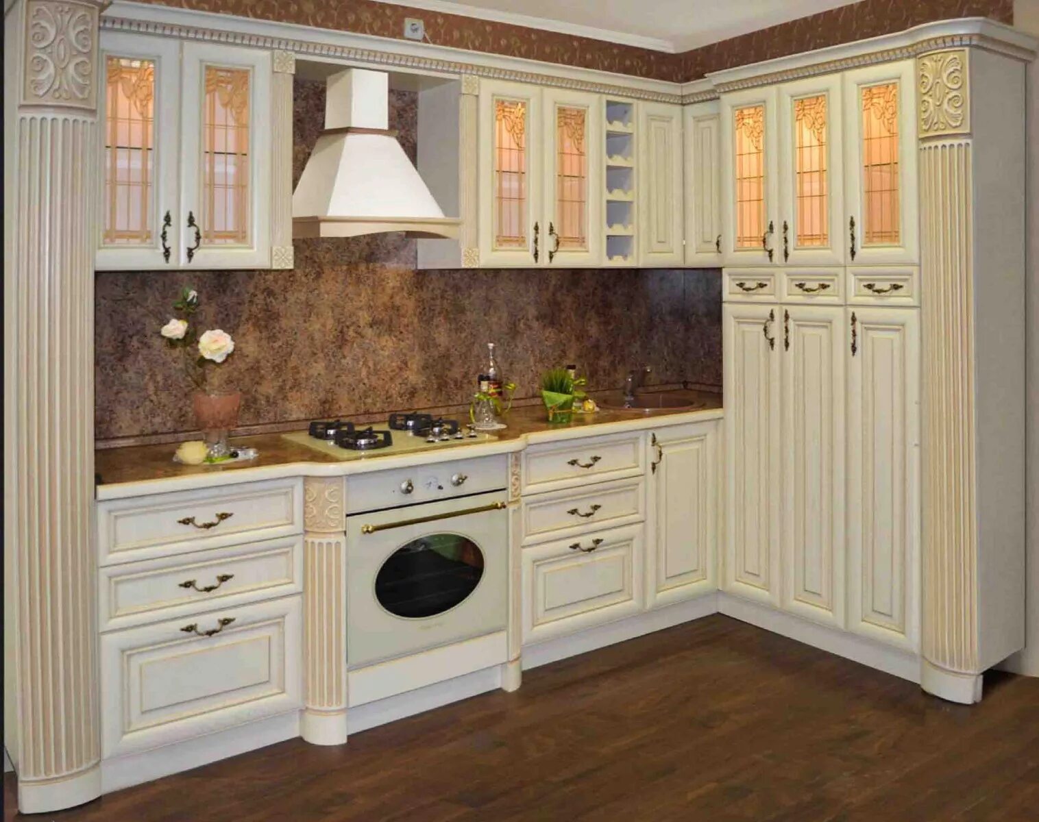 Белорусские кухни петербург. Белорусские кухни элегрум. Кухня зеленая с патиной. Артвуд зов. Кухня массив ясеня.