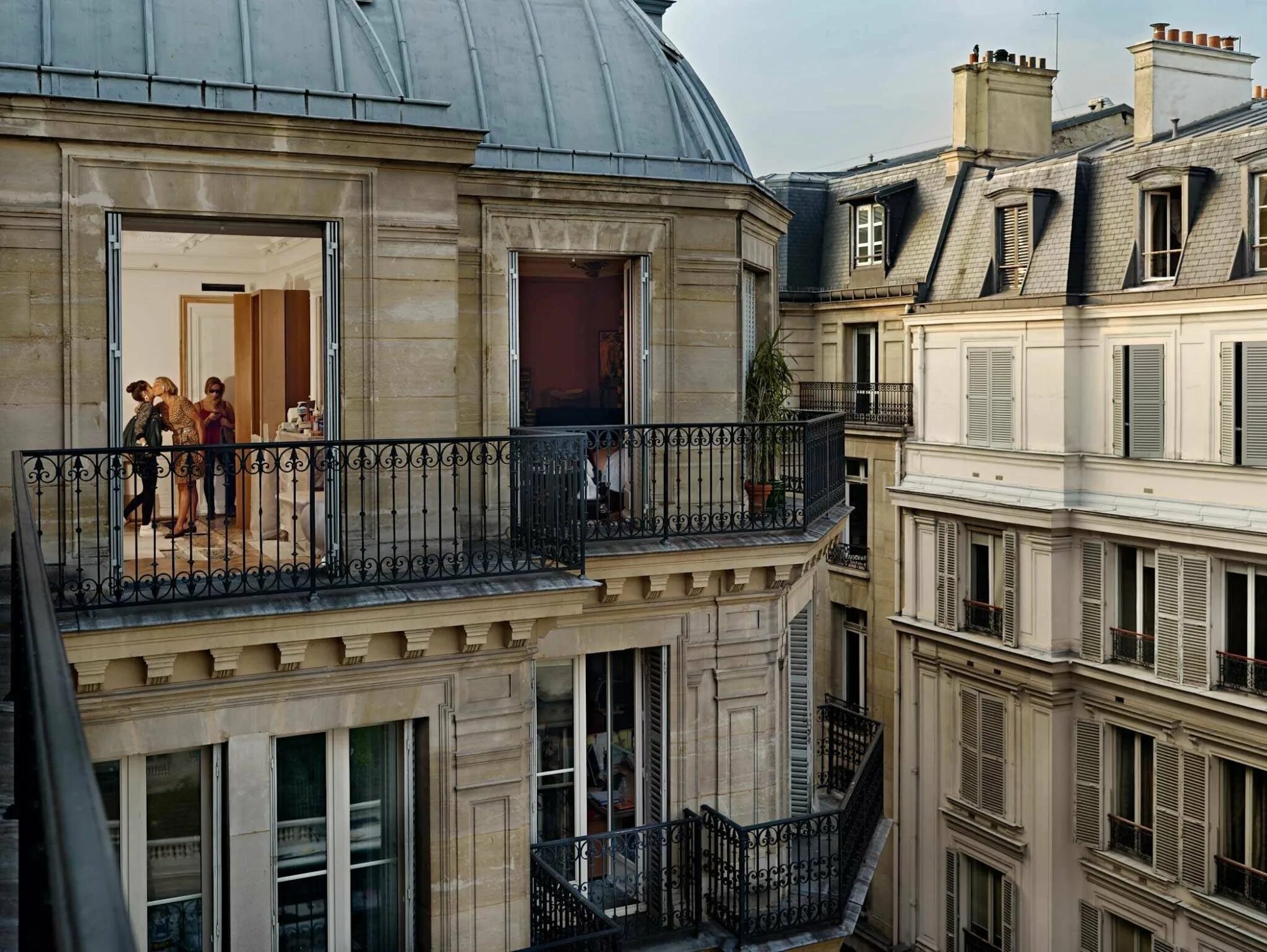 Французские мансардные окна Париж. Французские Балкончики Париж.