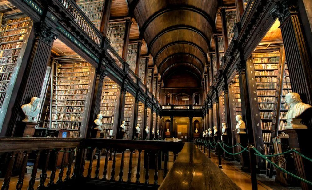 Библиотека Тринити-колледжа, Дублин, Ирландия. Библиотека Тринити-колледжа в Дублине. Тринити колледж Дублин внутри. Дублин Тринити колледж библиотека Келлская книга. College library