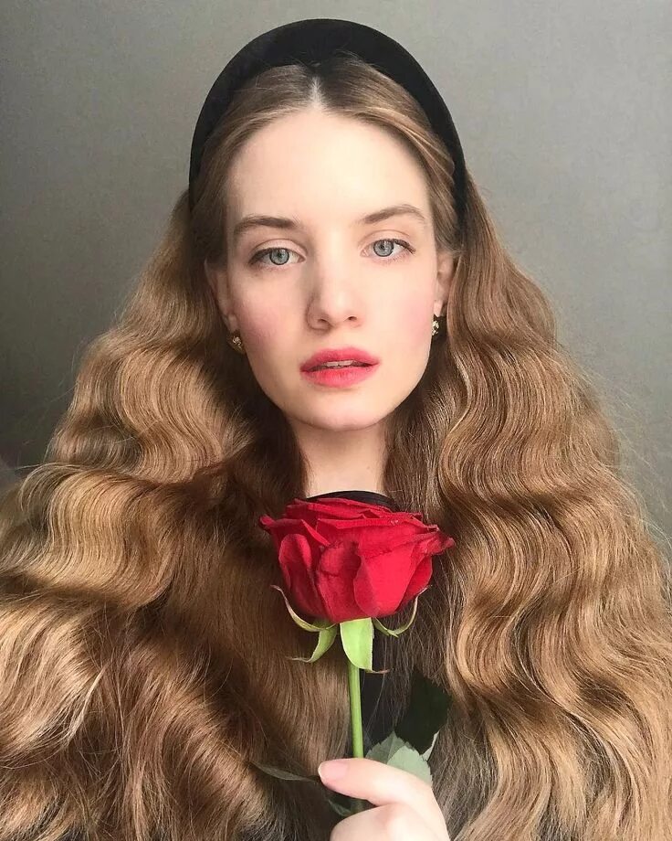 Бархатная резинка для волос. Бархатные волосы. Бархат волос. Резинки для волос. Резинка для волос из бархата.