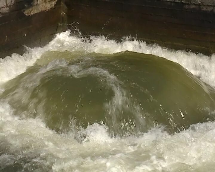 А жизнь мутная вода волна. Мутная вода. Ангарская вода. Мутность воды. Мутная вода пришла.