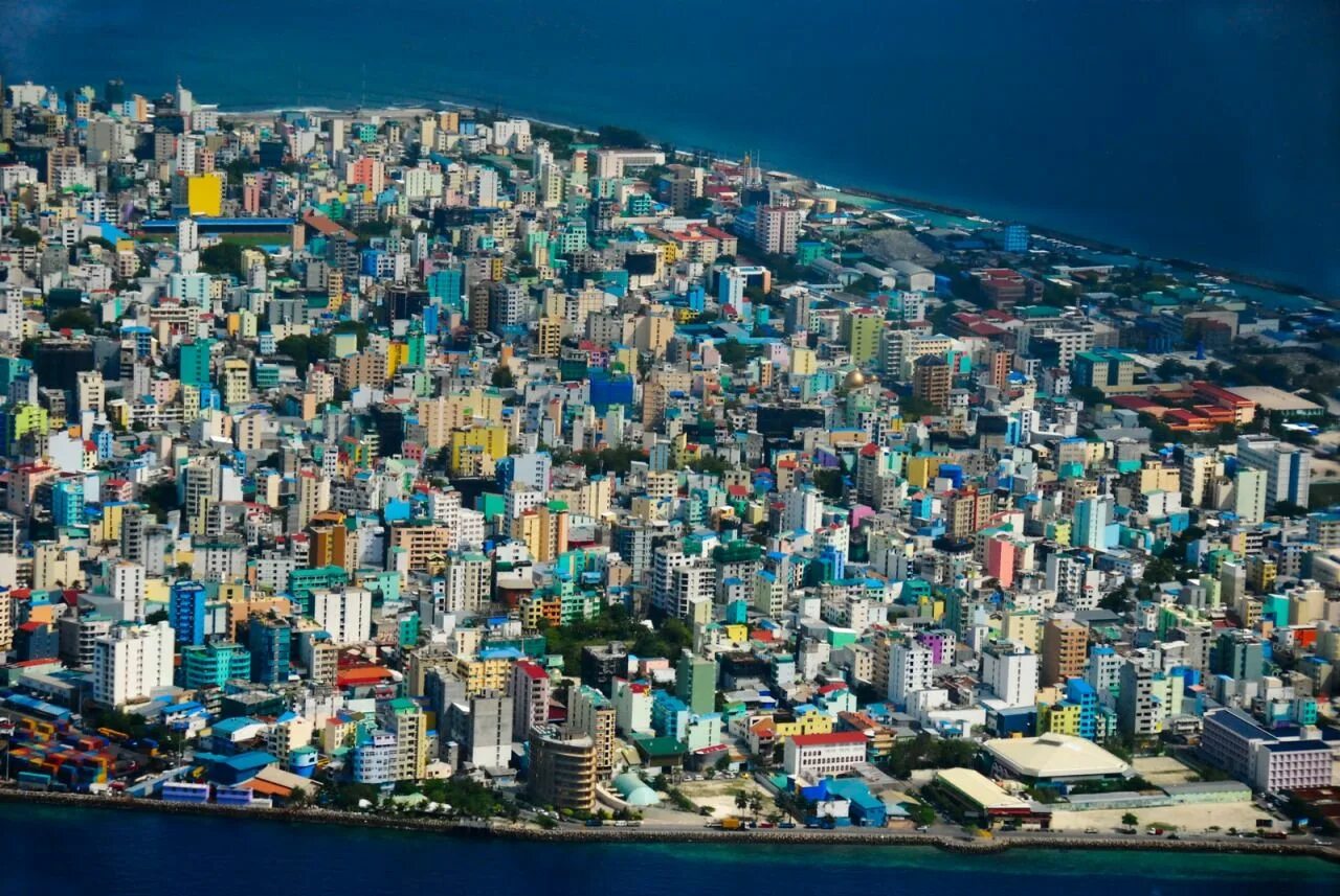 Island город. Мале Мальдивы. Город на островах Мале. Столица Мальдив - город Мале.. Площадь Мале Мальдивы.