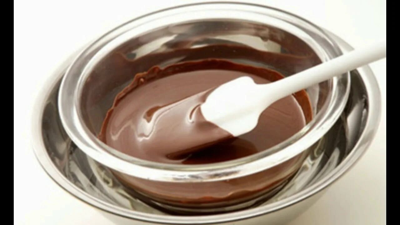 Глазурь из сгущенки и молока. Шоколадная глазурь кувертюр. Кувертюр шоколадная шоколадная глазурь. Шоколад для растапливания. Растопленный шоколад.